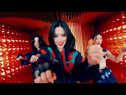 ITZY Voltage feels so "connected"