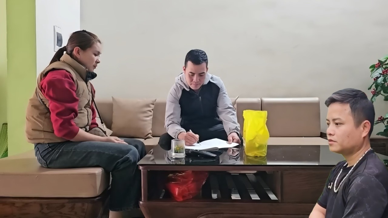 Вонг взял крупную сумму денег в долг, чтобы погасить свои долги, но не сказал об этом Луену.