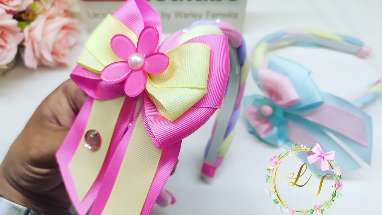 Tiara Sonho Meu 🎀 Tiara trançada com meia de seda e laço cruzado. Ganhe muito dinheiro