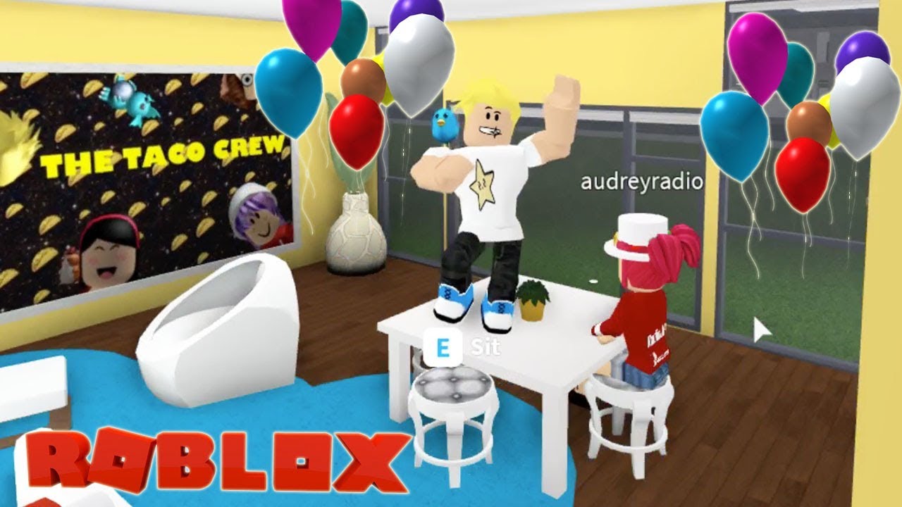 It S My Birthday And Things Get Crazy The Crew Mansion Roblox Bloxburg Role Play Youtube - chad ryan and audrey go ice skating in bloxburg roblox taco