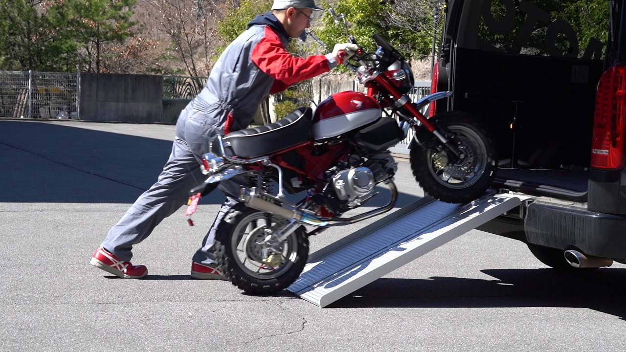 アルミ製 台車・車椅子・バイク用段差解消スロープでハイエースに