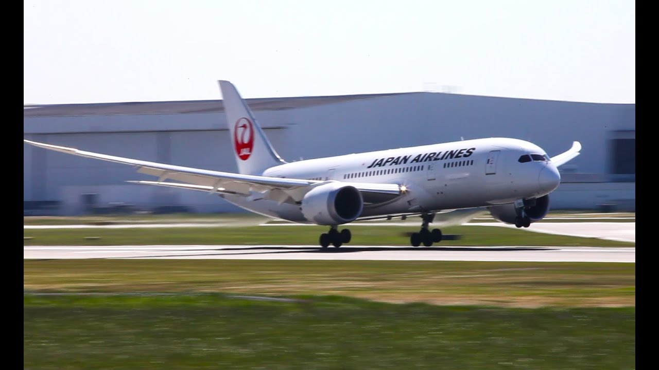 Japan Airlines 787-8 Dreamliner Landing at YVR
