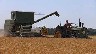 Classic John Deere harvest | JD 360 trailed combine | Wheat harvest & straw baling