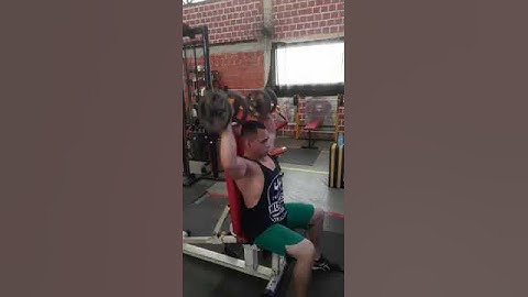 Desenvolvimento cm halteres treino de ombro até a falha Personal Gutemberg