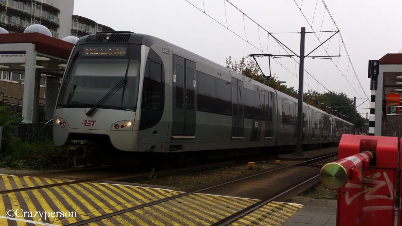 RET Metro SG3 vertrekt bij Hesseplaats Rotterdam naar Schiedam Centrum