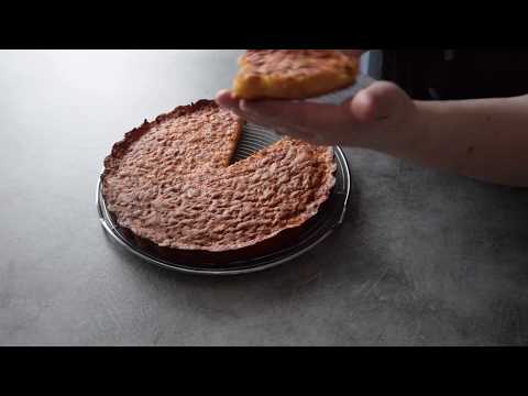 Vidéo: Comment Faire Une Tarte Aux Pommes Râpée