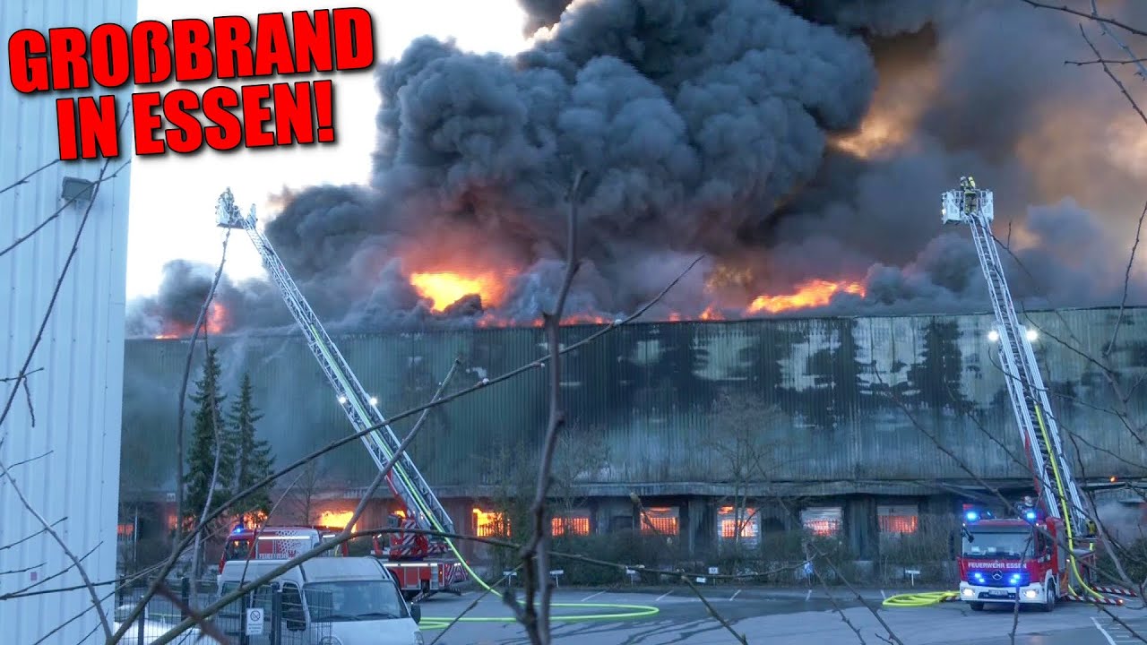 [GROßBRAND: MÖBELLAGER IN VOLLBRAND!] - Massive Rauchentwicklung ~ Großeinsatz der Feuerwehr Essen -