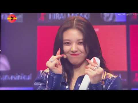 ITZY | SELF LOVE SHIN YUNA | 아 감동님   진리아하트안잡아주시고뭐하셔