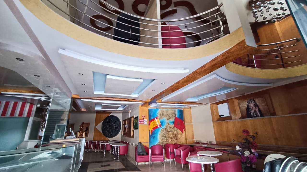 مقهى للبيع او للكراء غزالة موقع استراتيجي على شارع رئيسي في محمد الخامس واجهتين