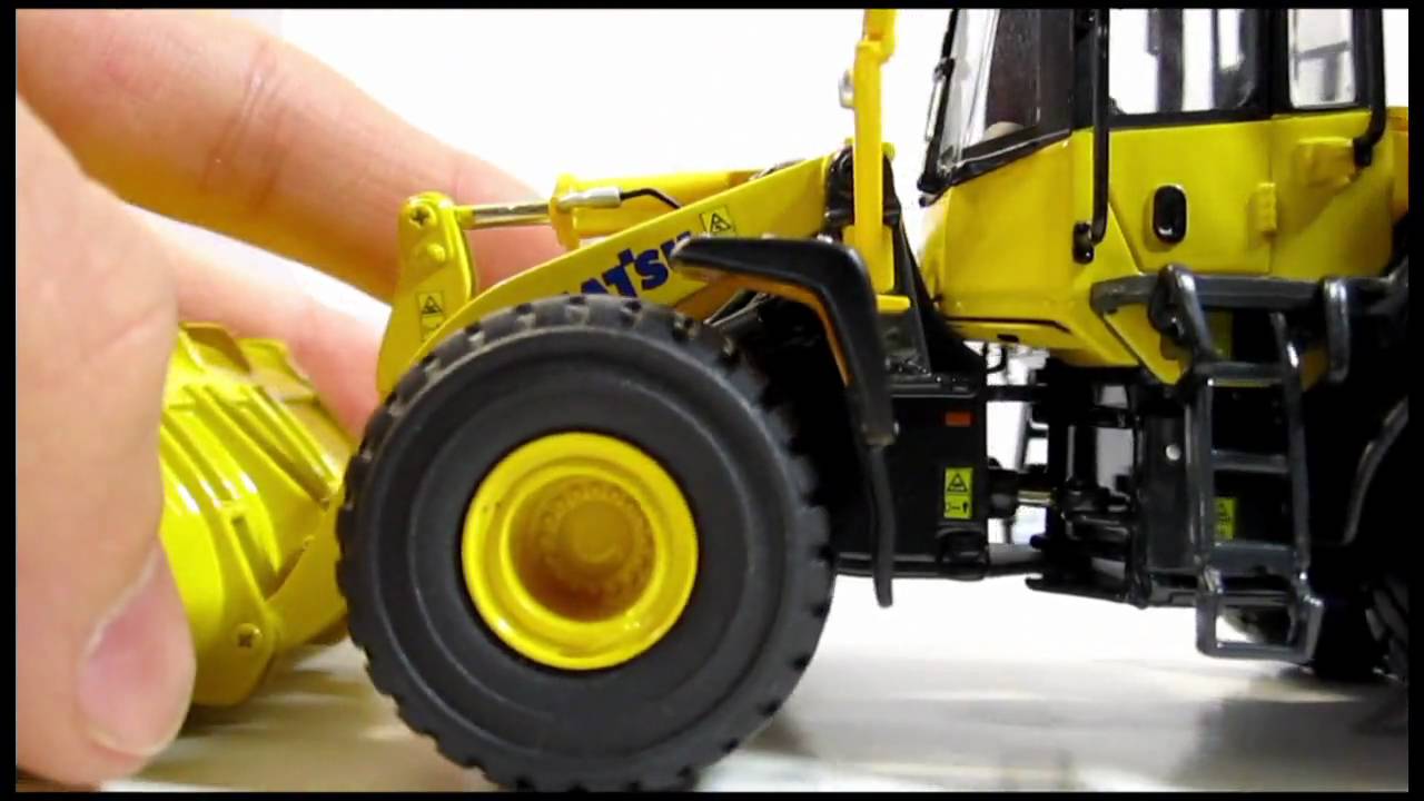 Universal Hobbies Komatsu WA470 Review - YouTube