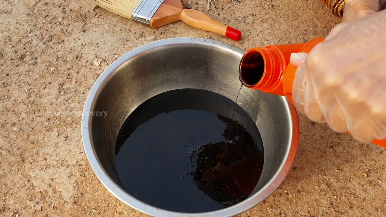 ترميم وصيانة باب قديم وإستخدام بعض الطرق التقليدية والقديمة للمحافظة على الخشب  #رحاب_الظنحاني