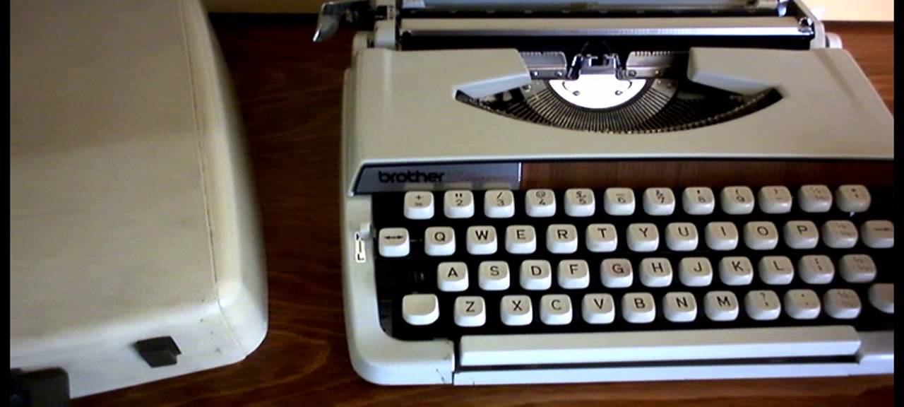 Vintage Old Brother Deluxe 900 Portable Manual Typewriter Carry Case Youtube