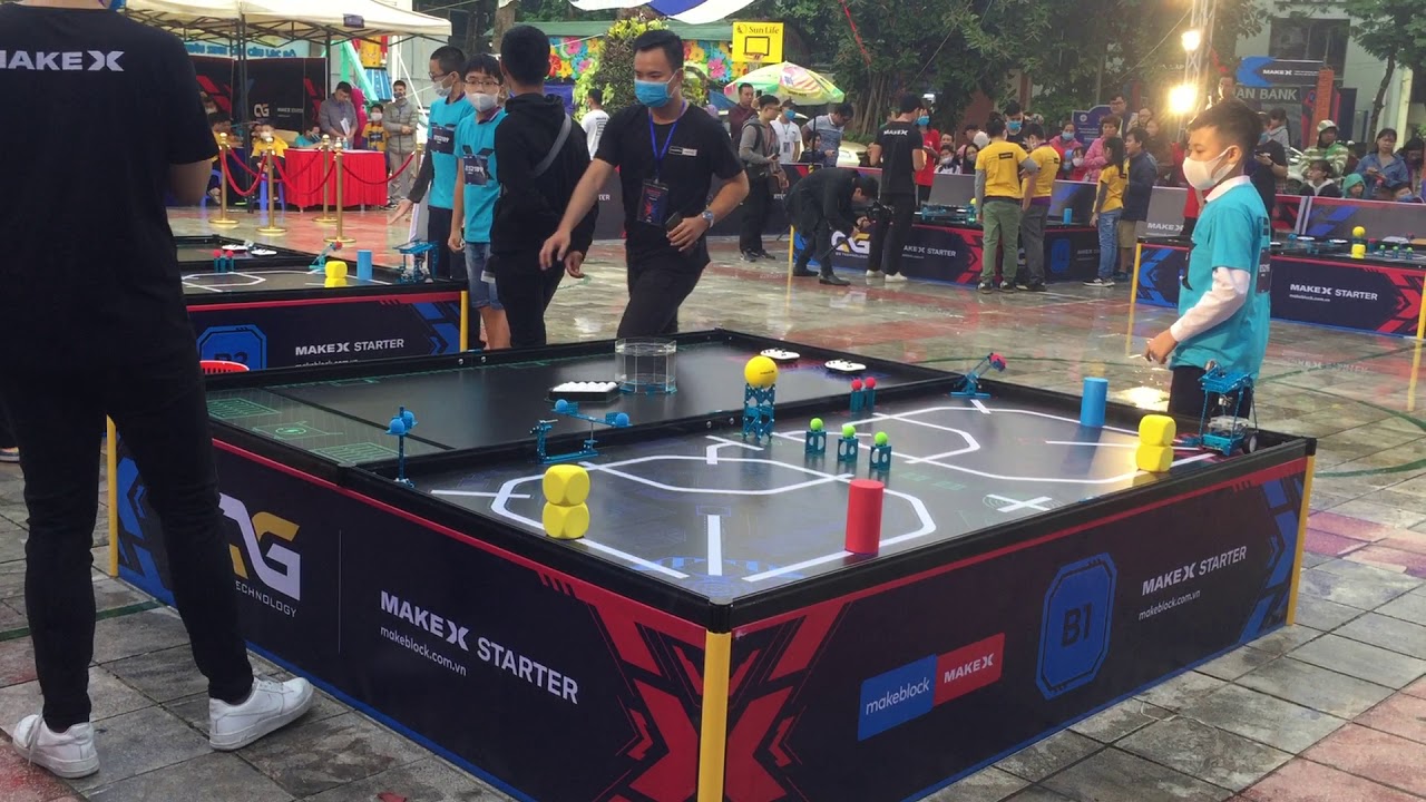 Organize a contest of smart robots for children in Hanoi children place. Make X Starter company