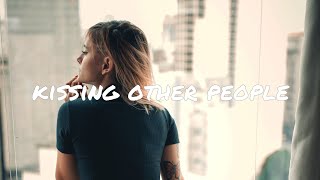 Lennon Stella - Kissing Other People (Lyric Video)