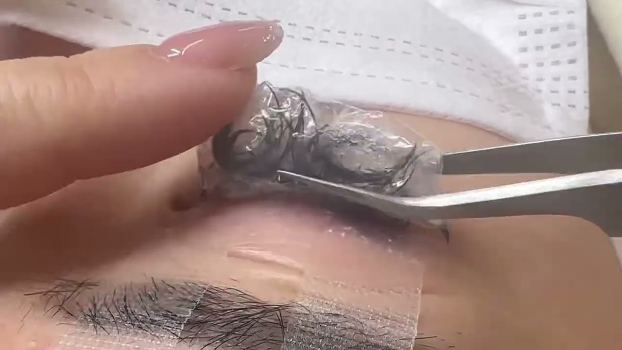 엄청 빠른 속눈썹 리무버 백화현상 없고 안 따가워요 제품이 궁금하다면 댓글로 고고!