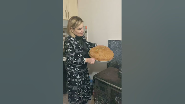 “Në shtëpinë e Gëzimit”, Kryemadhi nxjerr tepsinë nga furra: Bukë e kripë e zemër