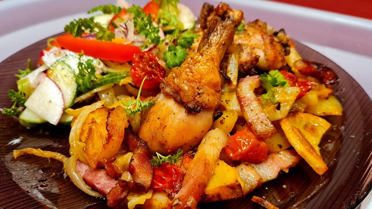 Tepsis burgonya fűszeres csirkecombokkal és vitaminsalátával @RezsóKonyha