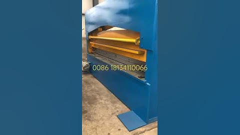 Mesh fence bending machine
