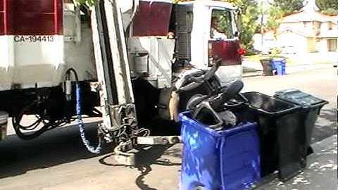 Old Style Burrtec WhiteGMC / "Rail Arm" Amrep ASL