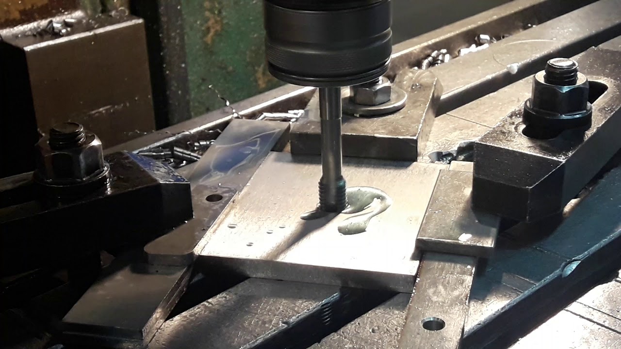 Как сделать резьбу М12 (шаг резьбы основной) на фрезерном станке - YouTube