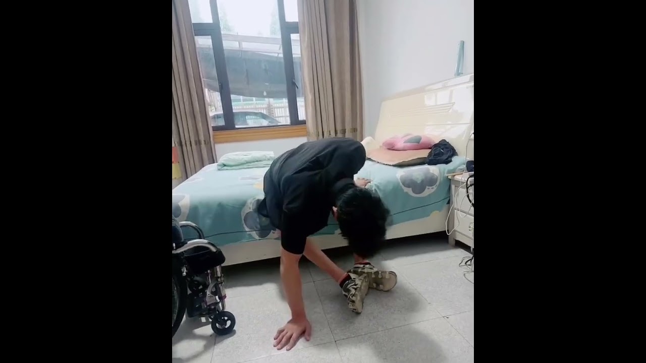 handsome Chinese T-3 complete paraplegic guy bed transfer