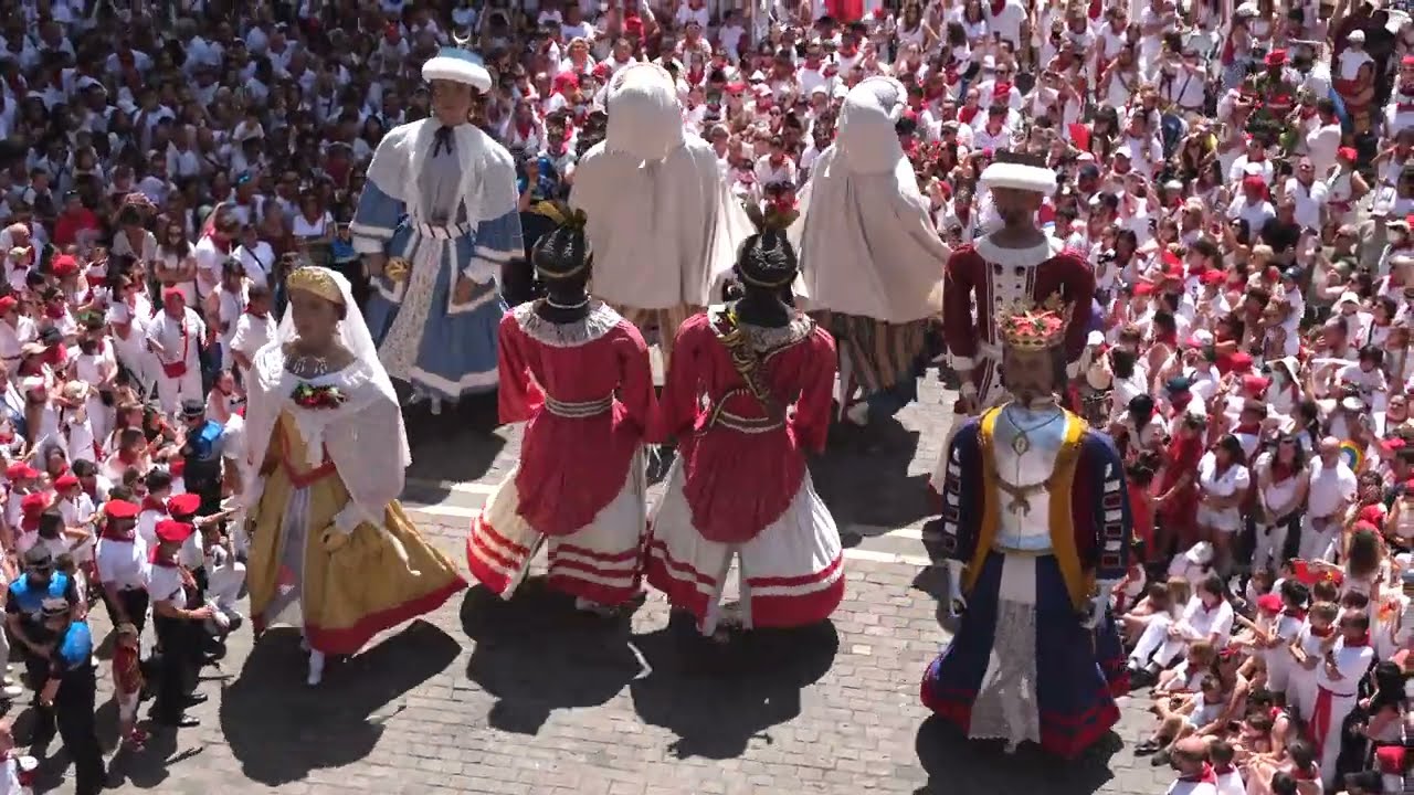 Gigantes de Pamplona. Despedida de la comparsa.
