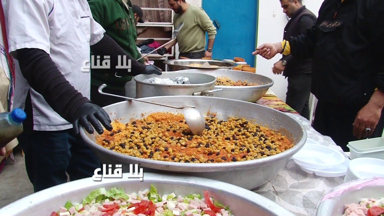 كسكسي بالمسلان والسلايط والطاجين في أكبر مائدة خيرية..تــوانسة ودزيــرية خاوا خاوا على مائدة الرحمان