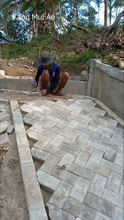 Pasang paving blok di jalan menanjak