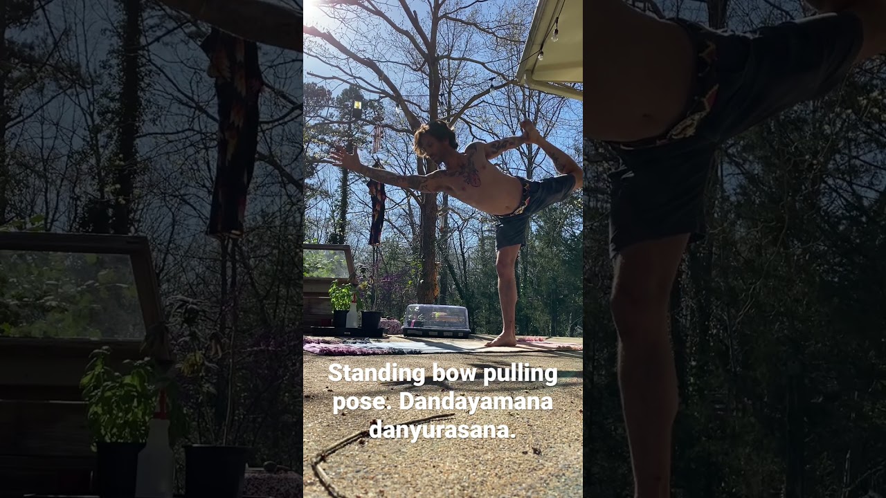 Standing bow pulling pose. Dandayamana danyurasana.