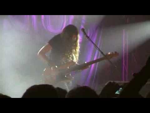 Stratovarius - Lauri Porra bass solo with Finlandi...