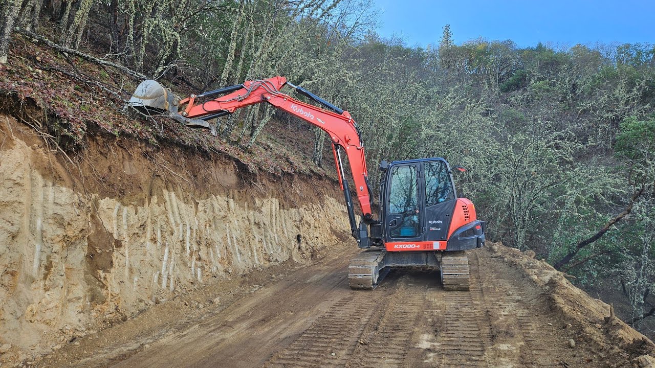 Пятый день строительства крутой гранитной дороги с использованием экскаватора Kubota KX 080 4.