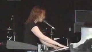 Tori Amos - Cornflake Girl (Glastonbury '98) chords