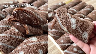 CHILDREN'S FAVORITE SNACK: CHOCOLATE ROLL OVEN FILLED WITH CHOCOLATE VLA