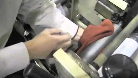 How to change an anilox roller in a Mark Andy Scout flexo press