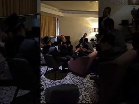 Limanov Rebbe teaches a song