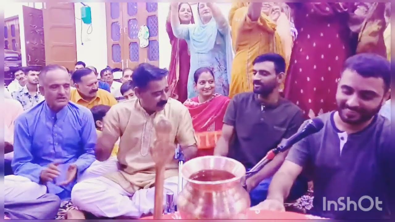 नाचो सखी झूम झूम के, मिला बांके बिहारी का प्यार। @khaladarbar