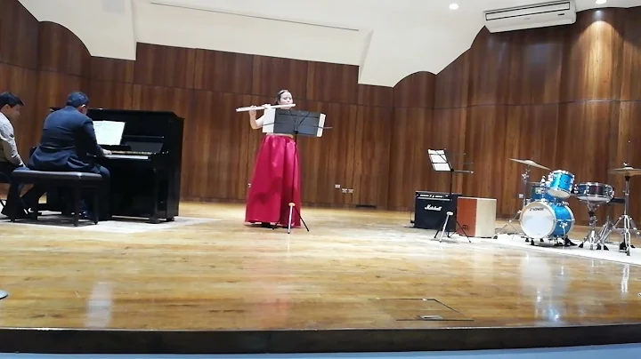 Evelin Garay, Flauta; Sonatina para flauta y piano...