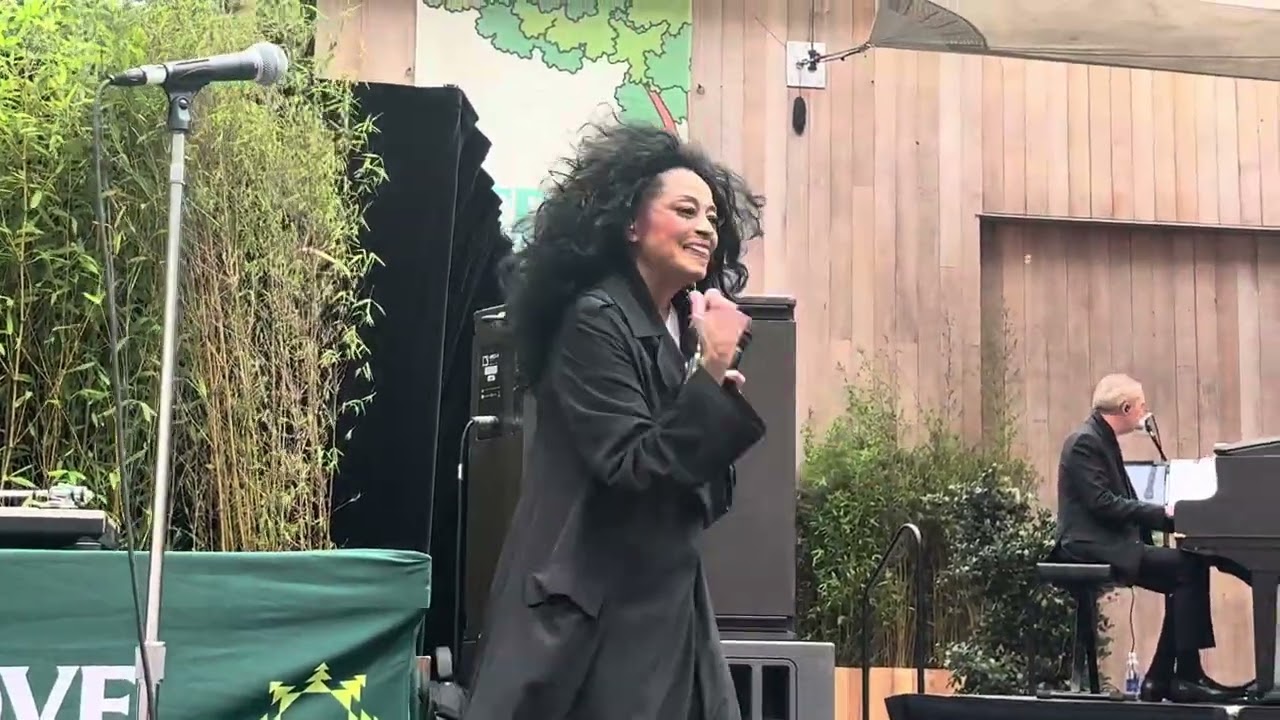 This is the Closest I’ve Been to 👑🎤 Diana Ross in My Life! #sterngrove #sanfrancisco #encore 