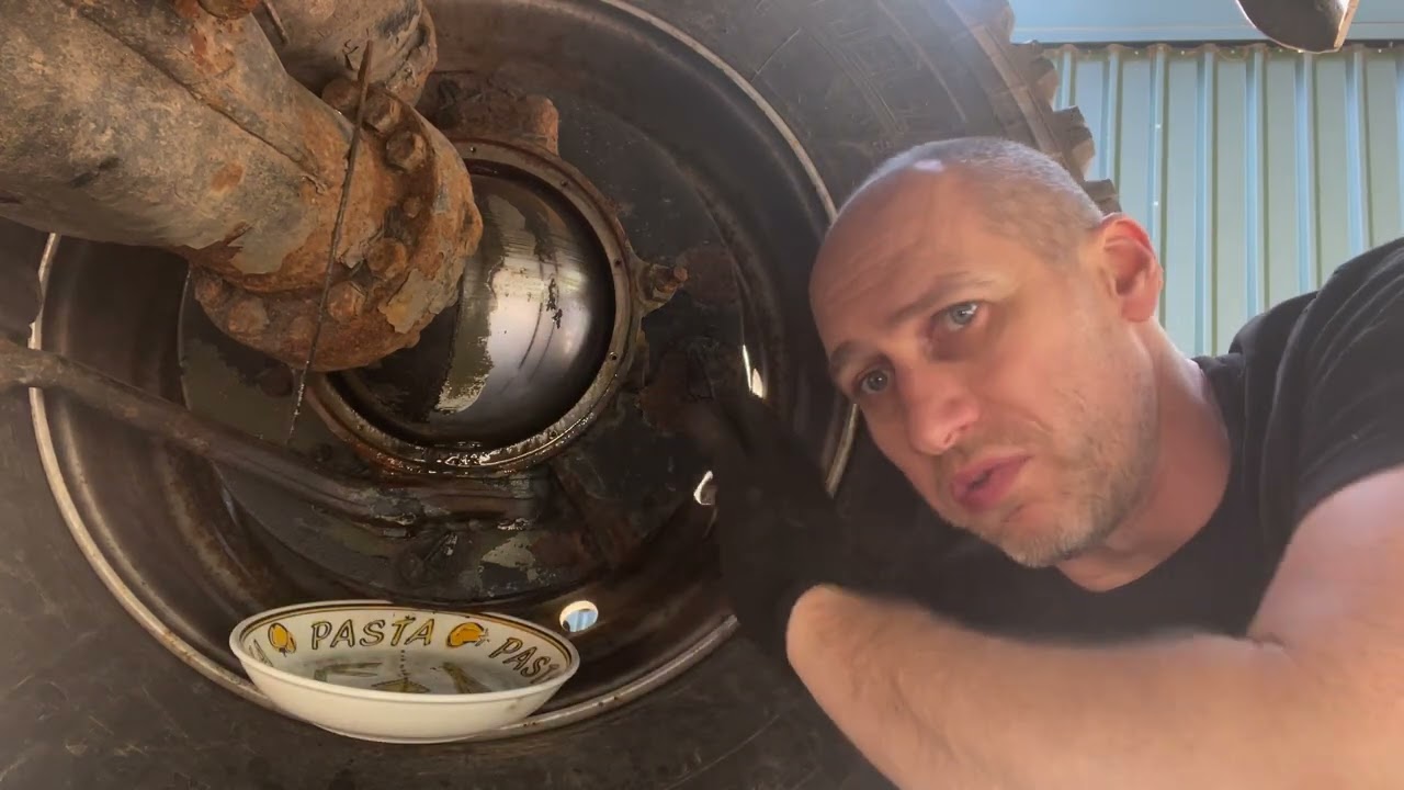 Leyland Daf T244 Wiper Seal Replacement.
