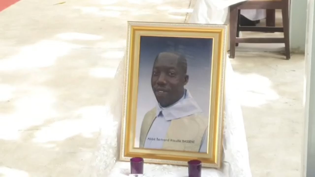 MESSE D'ENTERREMENT DE ABBE BERTRAND ATEUILLE BASSÈNE - CLERGE DIOCESAIN DE ZIGUINCHOR -