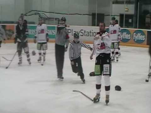 Jan Fighting - Dundalk Bulls v Paisley Pirates Cel...