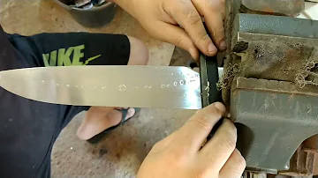 Qual a diferença de acetinado e brilhante?