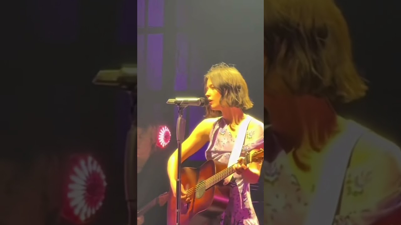 Gracie performing “ That’s so true “ in Hamburg 🇩🇪