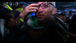 Fan Steals Charles Oliveira's Glasses UFC 269