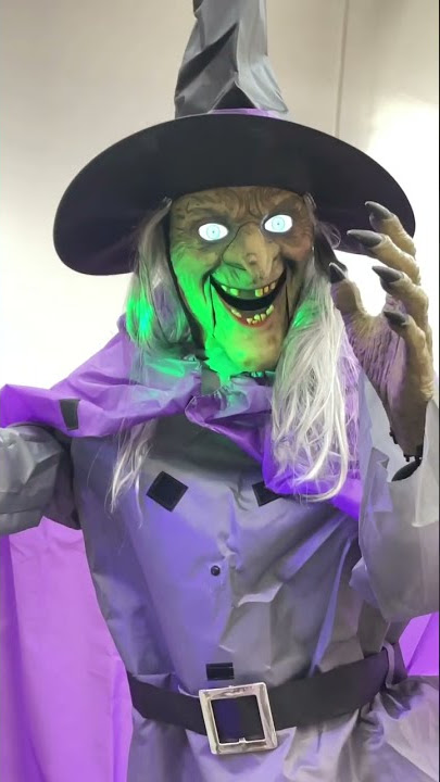 SCARY HALLOWEEN WITCH 🧙‍♀️#shorts #halloween #halloweendecor #scary #clown #creepy #halloween2022