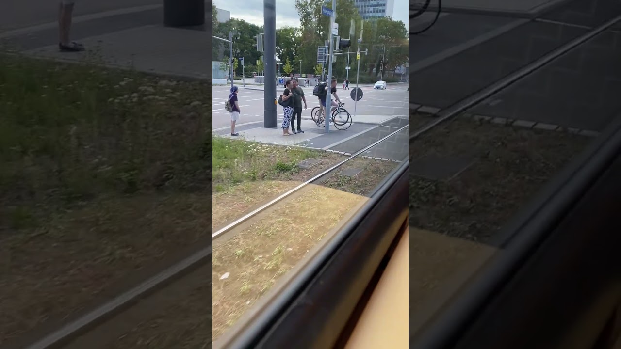 Straßenbahn Karlsruhe Linie E: Schloss Gottesaue/Hochschule für Musik - Karlstor/Bundesgerichtshof