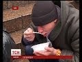 «Титушки» з Маріїнського парку приходять до Євромайдану поїсти