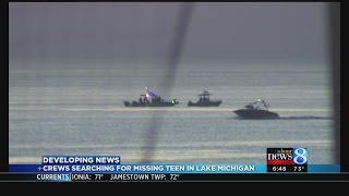 Search for teen continues after boat capsizes on Lake Michigan