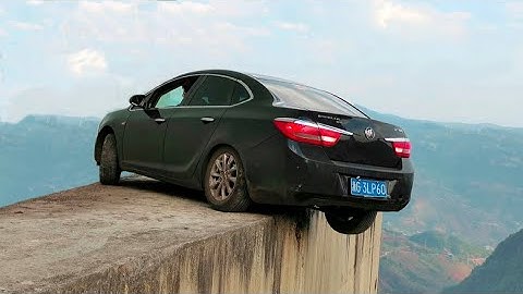 Incredible Driving Skills: U-turning on the edge of a cliff||Nord Tv