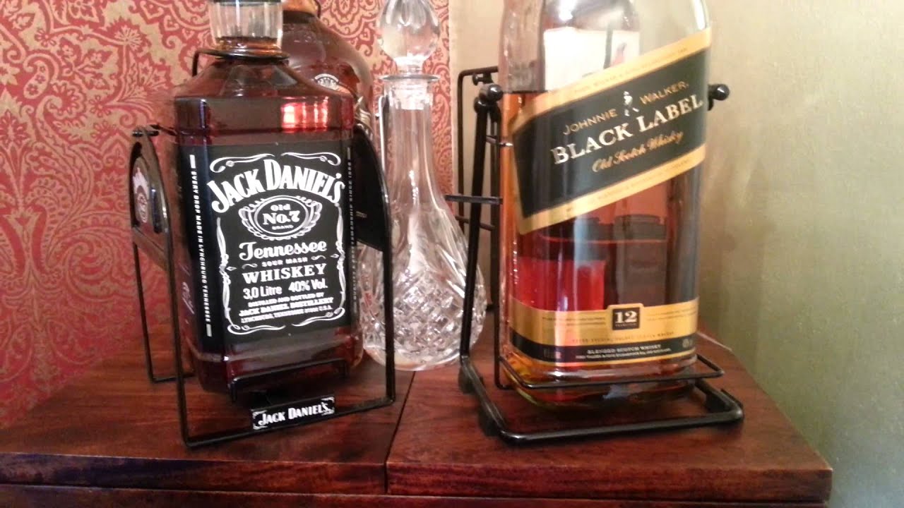 Бутылка виски на подставке. Виски Джек Дэниэлс 4.5 литра. Джек Денилсон виски 4.5 литра. Виски качели Джек Дэниэлс 4.5. Большая бутылка виски Джек Дэниэлс 10.